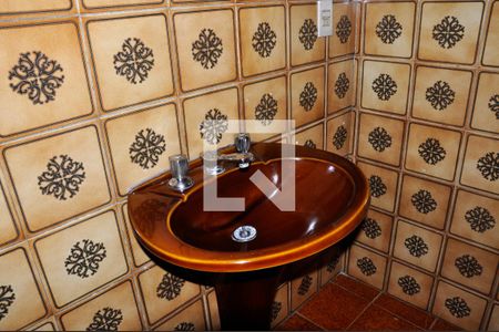 Casa à venda com 303m², 6 quartos e 5 vagasBanheiro Social