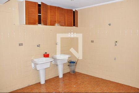 Casa à venda com 303m², 6 quartos e 5 vagasEscada - Área de Serviço