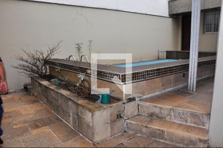 Casa à venda com 303m², 6 quartos e 5 vagasQuintal com Piscina e Churrasqueira