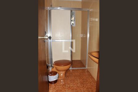 Casa à venda com 303m², 6 quartos e 5 vagasEdícula - Banheiro