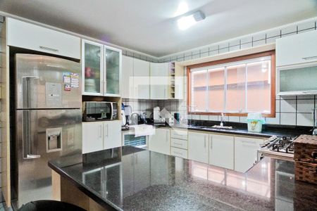 Casa à venda com 212m², 4 quartos e 4 vagas Casa à venda com 212m², 4 quartos e 4 vagasCozinha