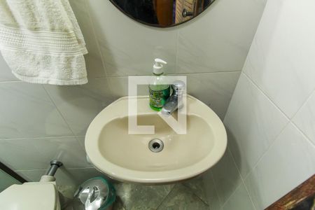 Casa à venda com 280m², 4 quartos e 7 vagasBanheiro de serviço