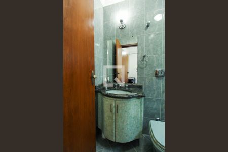 Casa à venda com 280m², 4 quartos e 7 vagasBanheiro da Suíte 2