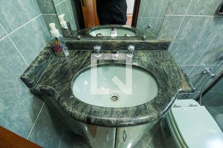 Casa à venda com 280m², 4 quartos e 7 vagasBanheiro da Suíte 2