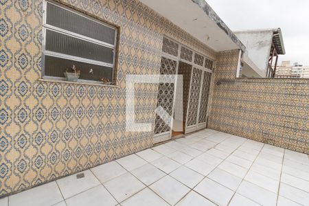 Casa de condomínio para alugar com 240m², 3 quartos e 3 vagasTerraço