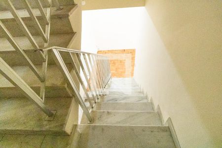 Casa de condomínio para alugar com 240m², 3 quartos e 3 vagasEscada