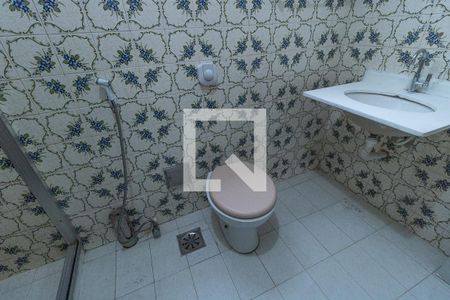 Casa de condomínio para alugar com 240m², 3 quartos e 3 vagasBanheiro