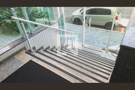 Apartamento para alugar com 163m², 3 quartos e 2 vagasescada