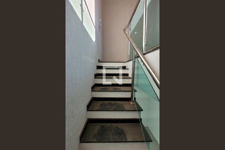 Apartamento à venda com 114m², 2 quartos e 1 vaga Apartamento à venda com 114m², 2 quartos e 1 vagaEscada