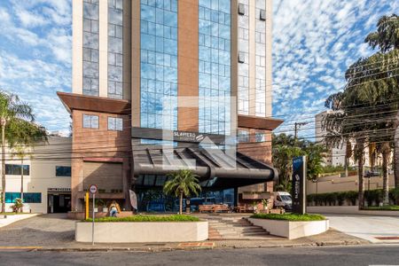 Studio para alugar com 30m², 1 quarto e 1 vaga Studio para alugar com 30m², 1 quarto e 1 vagaFachada