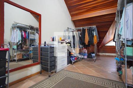 Casa à venda com 329m², 5 quartos e 4 vagasSuíte 2 - Closet