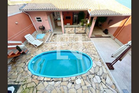 Casa à venda com 329m², 5 quartos e 4 vagas Casa à venda com 329m², 5 quartos e 4 vagasQuintal - fundos