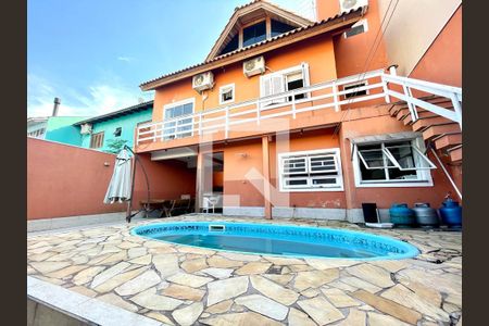 Casa à venda com 329m², 5 quartos e 4 vagas Casa à venda com 329m², 5 quartos e 4 vagasQuintal - fundos