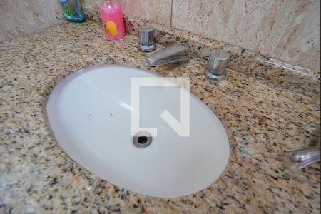 Casa à venda com 329m², 5 quartos e 4 vagasBanheiro Corredor