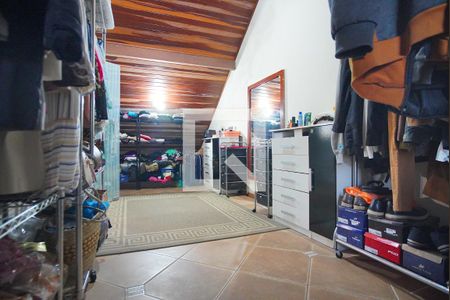 Casa à venda com 329m², 5 quartos e 4 vagasSuíte 2 - Closet