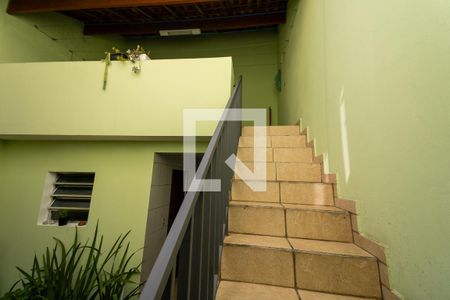 Casa à venda com 200m², 3 quartos e 2 vagasEscada