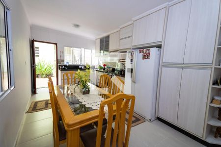 Casa à venda com 200m², 3 quartos e 2 vagasCozinha 