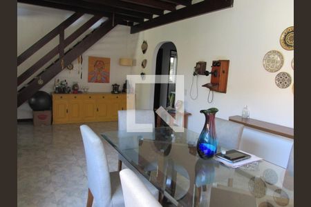 Casa à venda com 3 quartos, 195m² em Pendotiba, Niterói