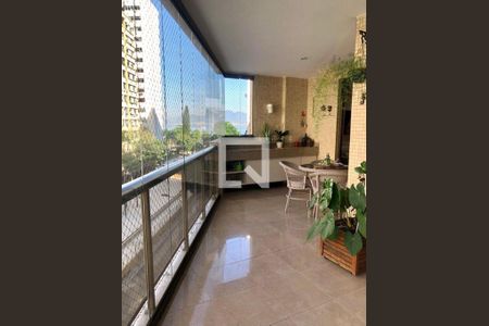 Apartamento à venda com 4 quartos, 180m² em Icaraí, Niterói