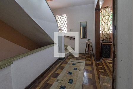 Casa à venda com 250m², 5 quartos e 2 vagashall entre cozinha e sala