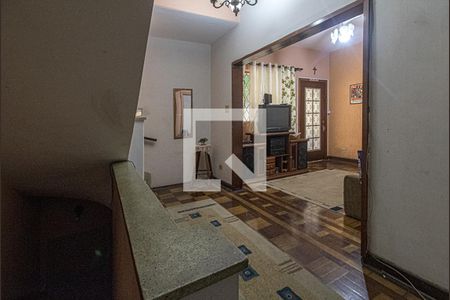 Casa à venda com 250m², 5 quartos e 2 vagashall entre cozinha e sala