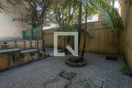 Casa à venda com 250m², 5 quartos e 2 vagasespaço verde com chuveiro da piscina