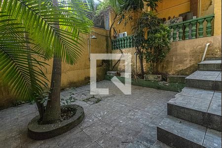 Casa à venda com 250m², 5 quartos e 2 vagasespaço verde com chuveiro da piscina