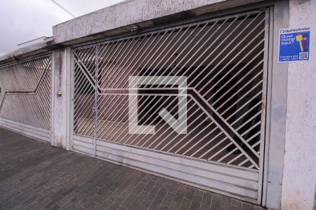 Casa à venda com 250m², 3 quartos e 3 vagas Casa à venda com 250m², 3 quartos e 3 vagasFachada