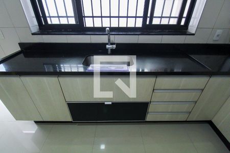 Casa à venda com 250m², 3 quartos e 3 vagas Casa à venda com 250m², 3 quartos e 3 vagasCozinha