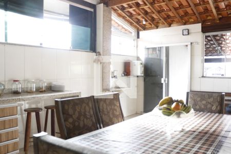 Casa à venda com 244m², 4 quartos e 10 vagasCozinha