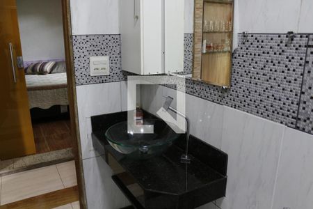 Casa à venda com 244m², 4 quartos e 10 vagasBanheiro 1