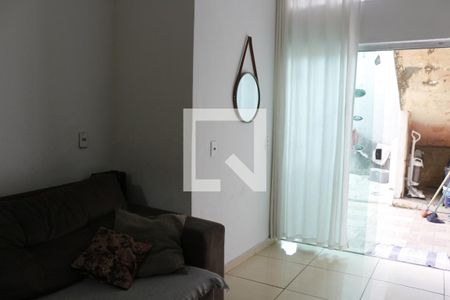 Sala de casa para alugar com 2 quartos, 64m² em Dom Silverio, Belo Horizonte