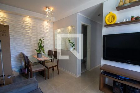 Sala de apartamento à venda com 3 quartos, 56m² em Jardim Cocaia, Guarulhos