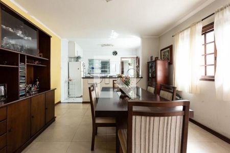 Casa à venda com 205m², 4 quartos e 6 vagas