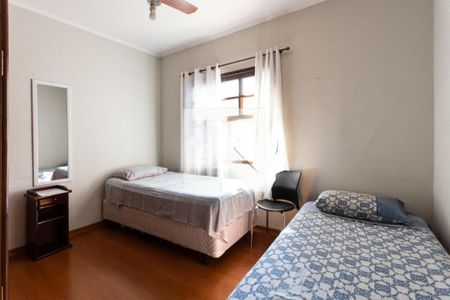 Casa à venda com 205m², 4 quartos e 6 vagas