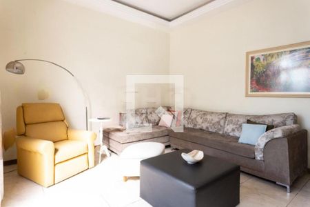 Casa à venda com 205m², 4 quartos e 6 vagas