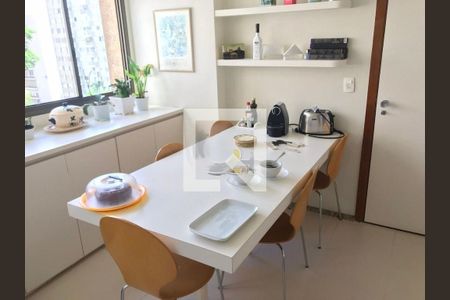 Apartamento à venda com 3 quartos, 250m² em Santa Cecilia, São Paulo