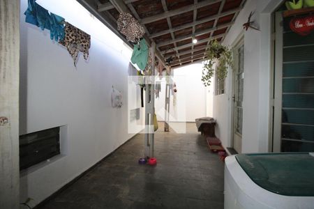 Casa à venda com 200m², 3 quartos e 2 vagas Casa à venda com 200m², 3 quartos e 2 vagasEdícula