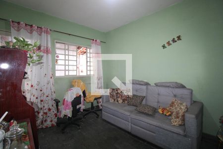 Casa à venda com 200m², 3 quartos e 2 vagas Casa à venda com 200m², 3 quartos e 2 vagasEdícula