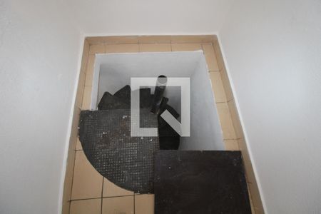 Casa à venda com 200m², 3 quartos e 2 vagas Casa à venda com 200m², 3 quartos e 2 vagasEscada