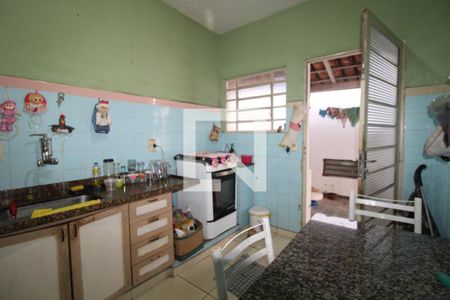 Casa à venda com 200m², 3 quartos e 2 vagas Casa à venda com 200m², 3 quartos e 2 vagasEdícula