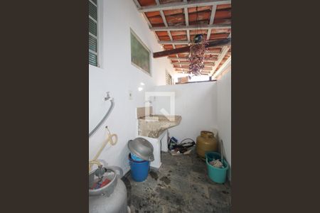 Casa à venda com 200m², 3 quartos e 2 vagas Casa à venda com 200m², 3 quartos e 2 vagasEdícula