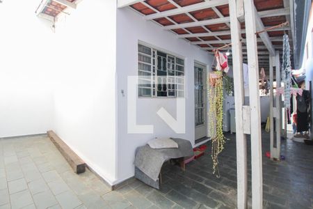 Casa à venda com 200m², 3 quartos e 2 vagas Casa à venda com 200m², 3 quartos e 2 vagasEdícula