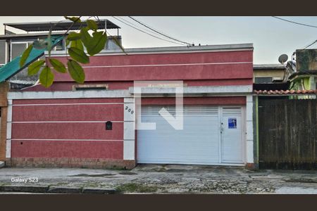 Casa à venda com 230m², 4 quartos e 2 vagasPlaca instalada