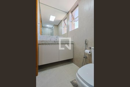 Banheiro de apartamento para alugar com 1 quarto, 40m² em Funcionários, Belo Horizonte
