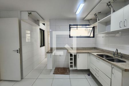 Apartamento à venda com 124m², 4 quartos e 2 vagas Apartamento à venda com 124m², 4 quartos e 2 vagasCozinha