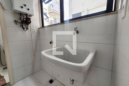 Apartamento à venda com 124m², 4 quartos e 2 vagas Apartamento à venda com 124m², 4 quartos e 2 vagasÁrea de Serviço