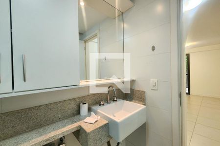 Apartamento à venda com 124m², 4 quartos e 2 vagas Apartamento à venda com 124m², 4 quartos e 2 vagasBanheiro da Suíte