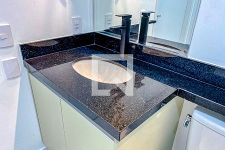 Banheiro de kitnet/studio para alugar com 1 quarto, 26m² em Belenzinho, São Paulo