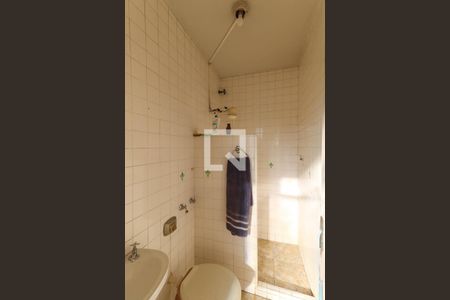 Casa de condomínio à venda com 549m², 9 quartos e 3 vagas Casa de condomínio à venda com 549m², 9 quartos e 3 vagasBanheiro de Serviço